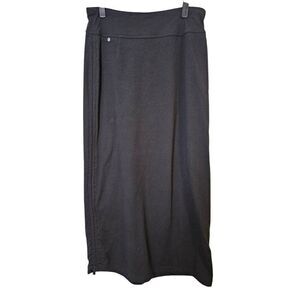 Merrell black pull on skirt with drawstring seams to adjust length. Size M.